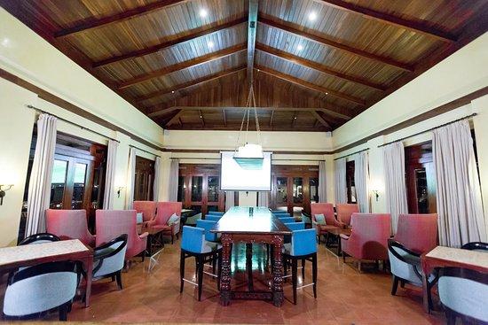 Nau Lobby Bar