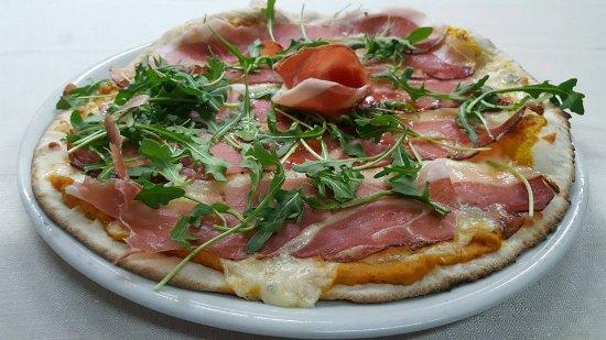 La Proa Pizzería Braseria