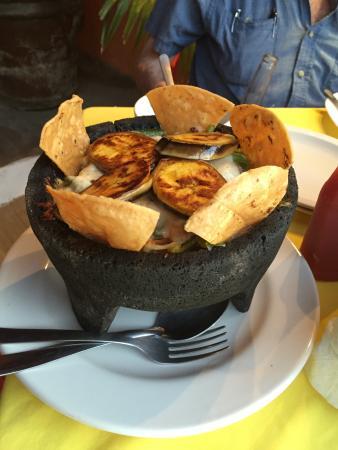 Roberto's Restaurant and Bar