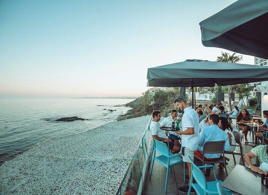 Yucas Café & Bar